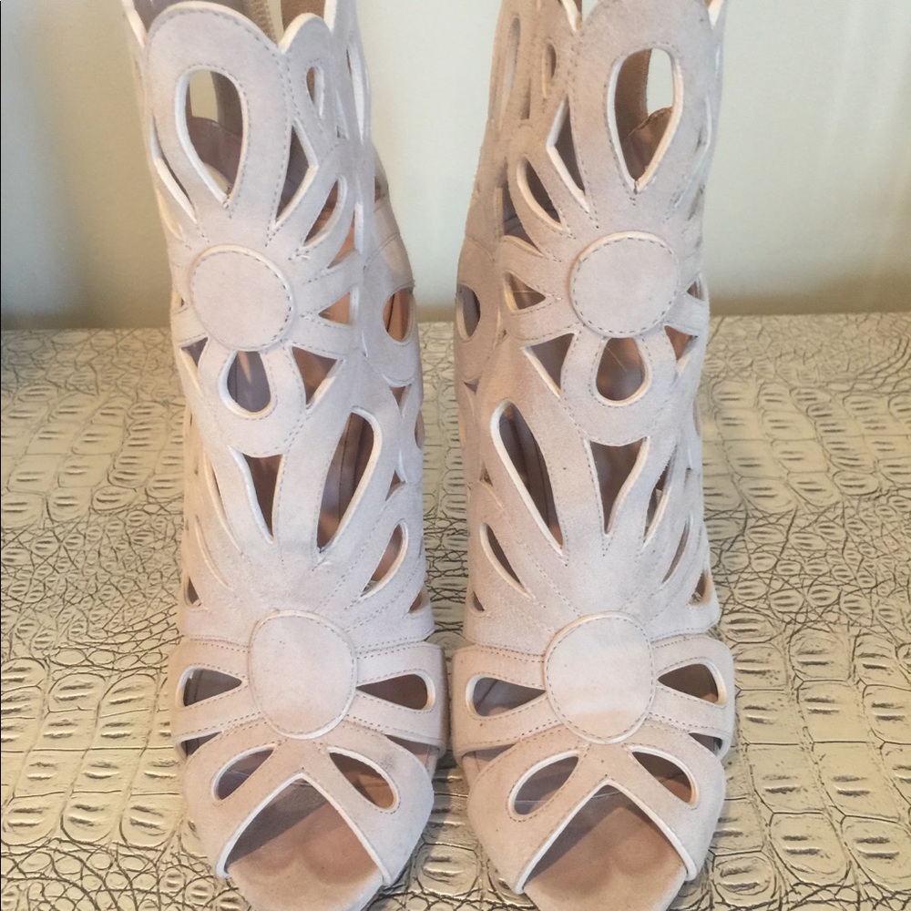 Heels - Picture 3 of 4